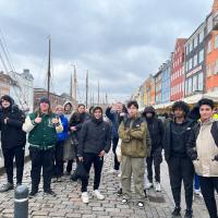 Elever fællesbillede i Nyhavn